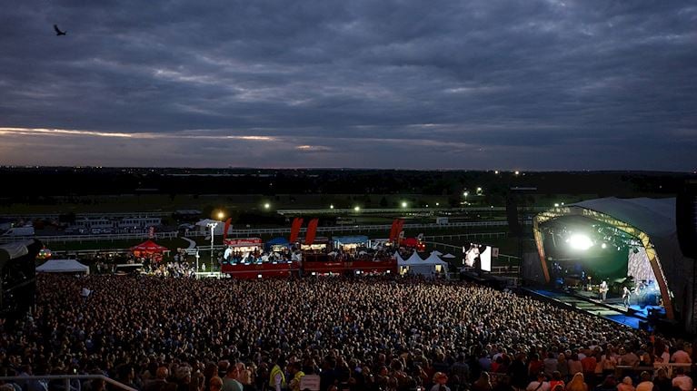 Bryan Adams at Sandown Park 2016 (c).jpg