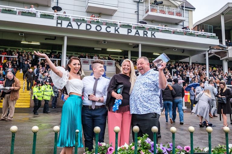 Jess Glynne Haydock Park 5.jpg