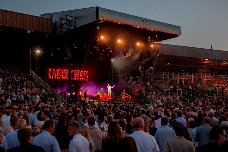 Kaiser Chiefs Newmarket 1.jpg