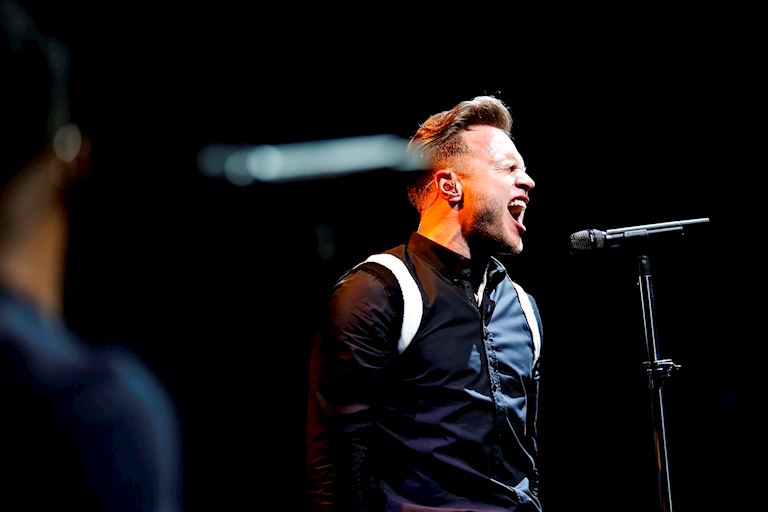 Olly Murs at Sandown Park 2017 (b).JPG