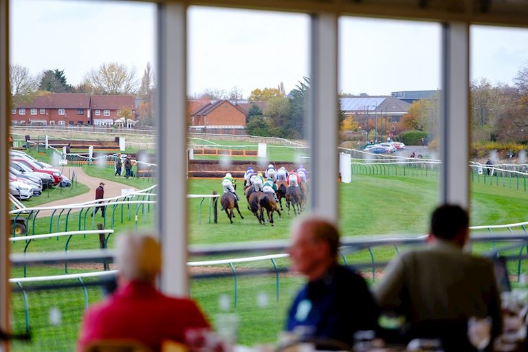 WAR-1707-RESTAURANT-VIEW