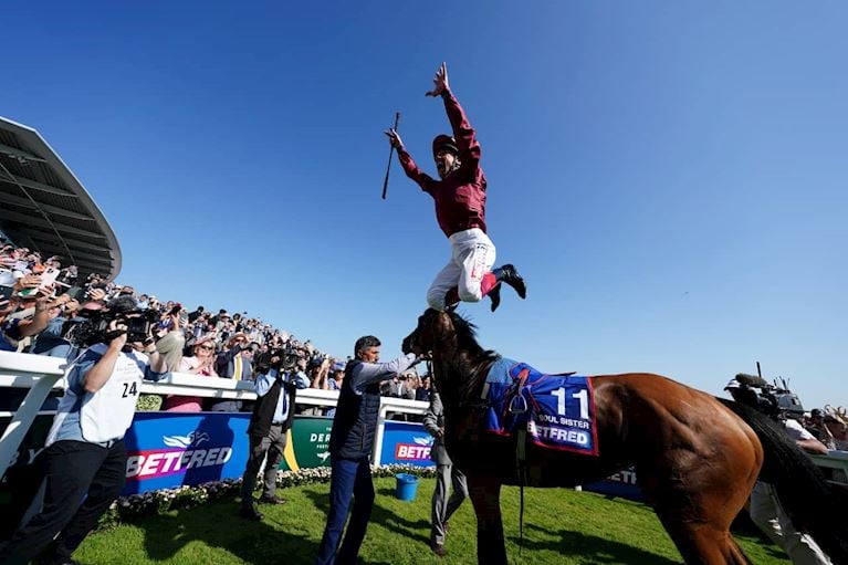 SEVENTH BETFRED OAKS FOR FRANKIE DETTORI AS SOUL SISTER ROMPS HOME