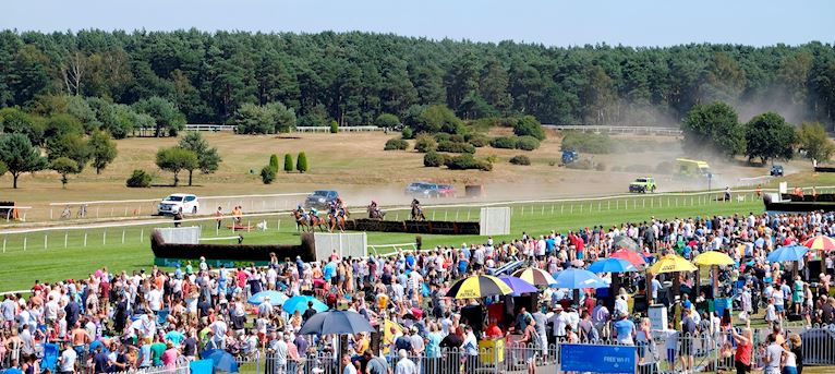 The Queen wins at racecourse’s Family Extravaganza