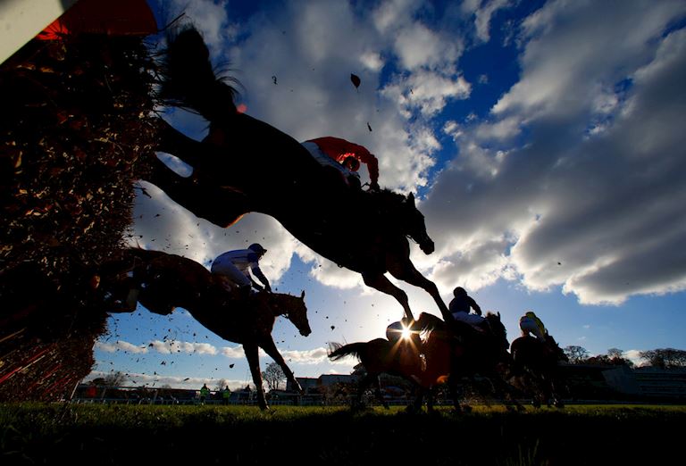 Can racecourse Queen keep her crown at Market Rasen?