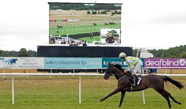  MARKET RASEN SCOOP TOP INDUSTRY AWARD FOR SENSORY RACEDAY EXPERIENCE IN ASSOCIATION WITH DEAFBLIND 